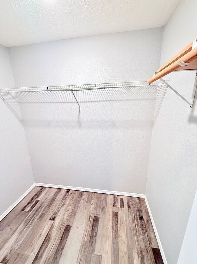 Building Photo - Bent Tree Subdivision - 4 BR - 2 Living Areas - 3 Car