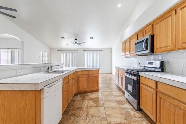 Building Photo - 3481 W 27th Ln