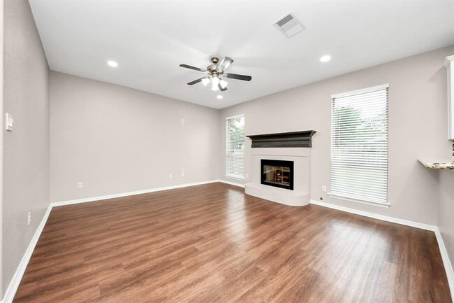 Building Photo - 8522 Sports Haven Dr