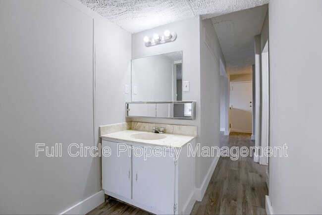 Building Photo - 1218 E St