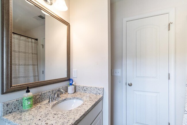 Building Photo - 510 Kittiwake Ln