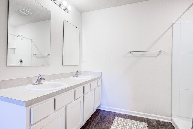 Building Photo - MOVE-IN READY 3/2 IN ENTRADA!