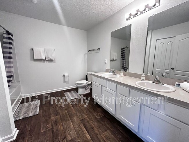 Building Photo - 12571 Russian Olive Rd
