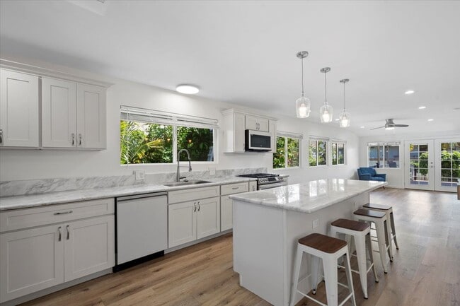 Building Photo - 36 Pokoa Pl