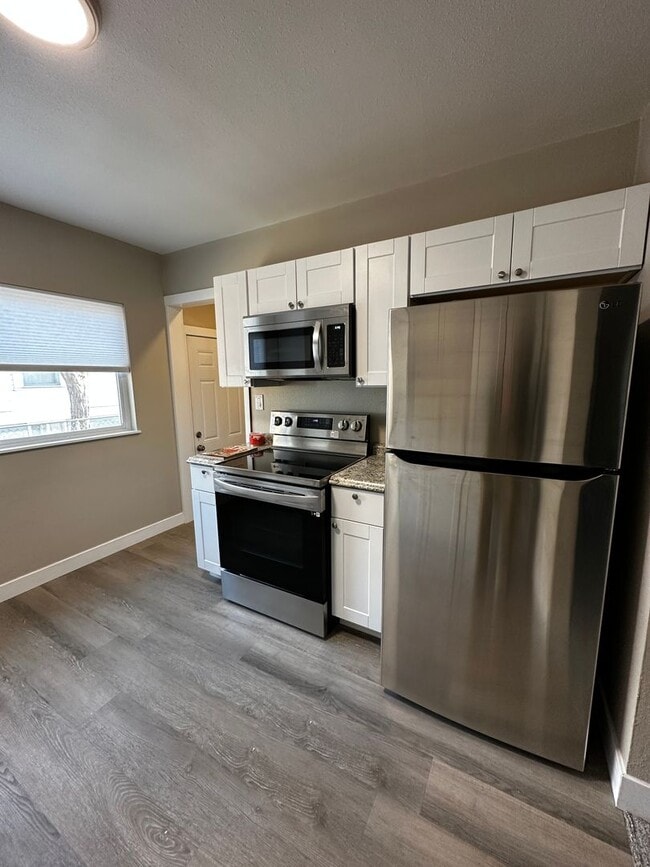 Building Photo - SW 6th Triplex
