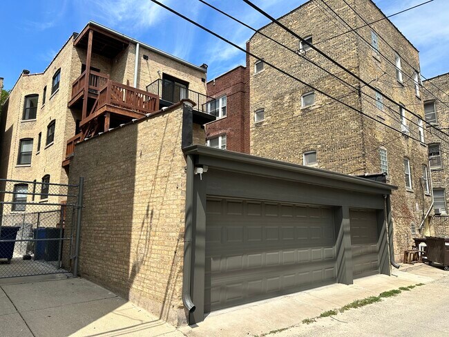 Building Photo - 2051 W Berwyn Ave