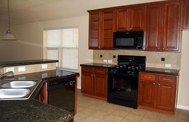 Building Photo - 30415 Deleon Fields Dr