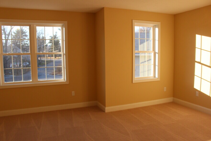 Main king size bedroom. - 1088 W Boylston St