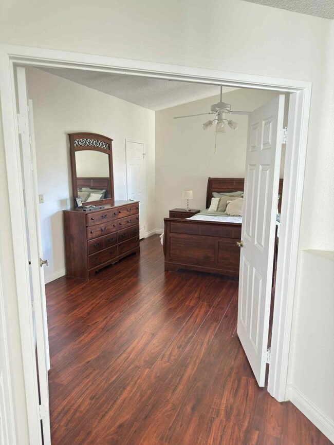 Building Photo - 2890 Summer Set Cir