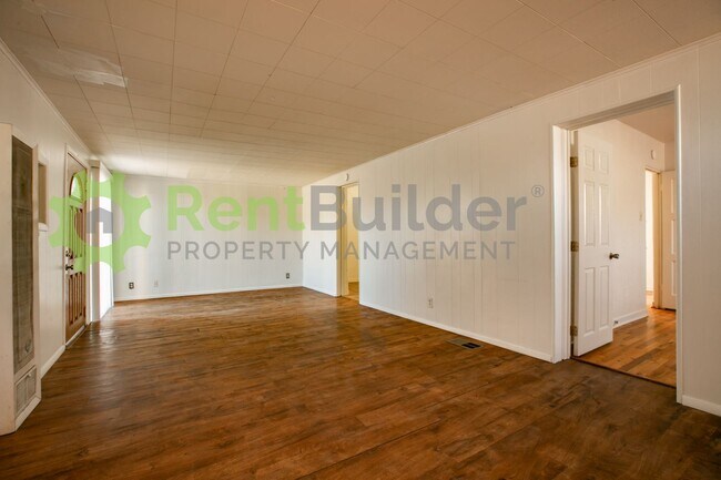 Building Photo - 608 Madison St NE