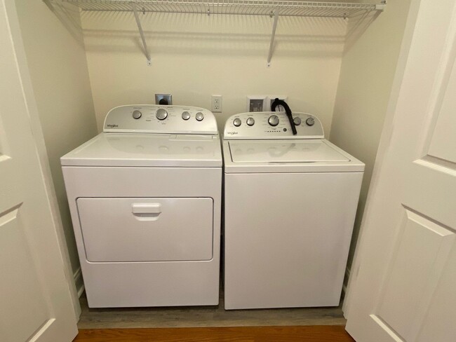 Building Photo - Pristine Duplex with Hardwood Floors and M...