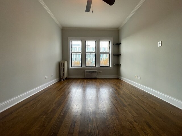 Building Photo - 742 W Addison St