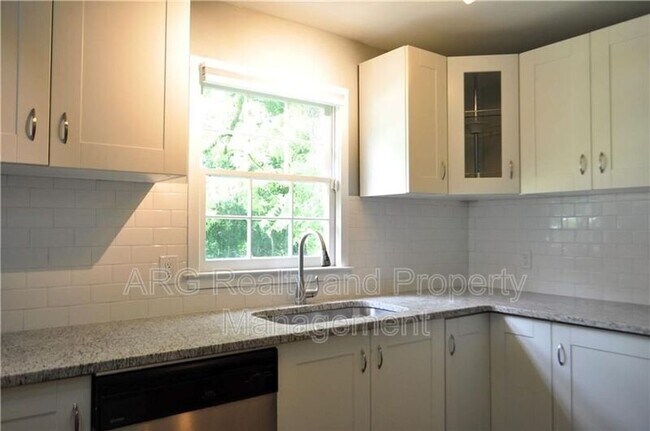 Building Photo - 354 Hamilton E Holmes Dr NW