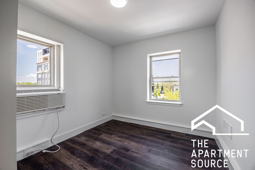 Building Photo - 1553 W Hollywood Ave