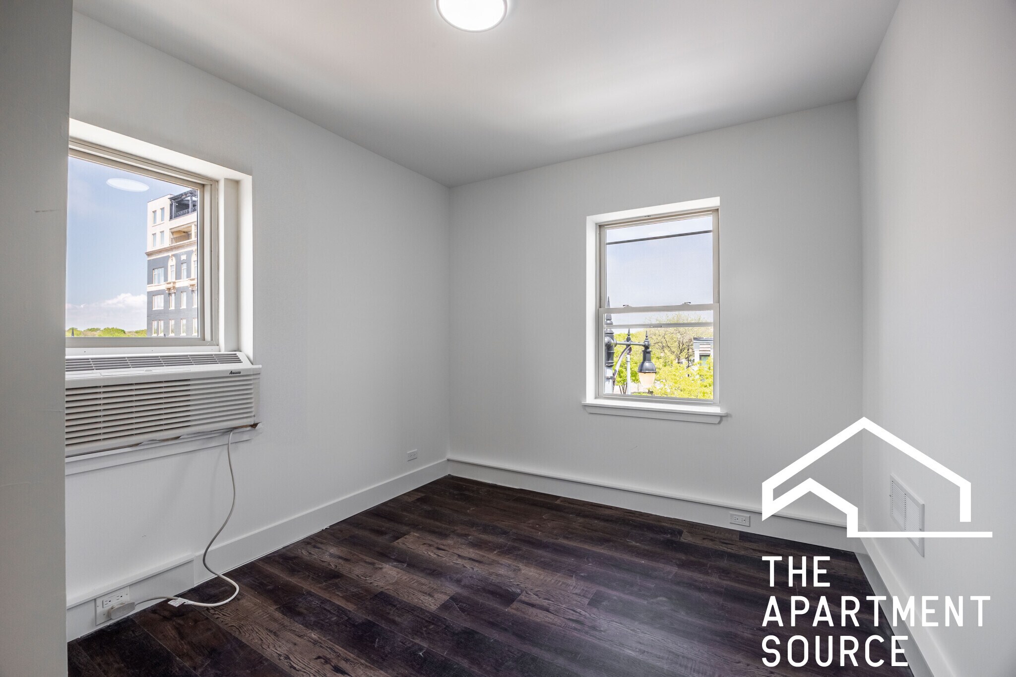 Building Photo - 1553 W Hollywood Ave