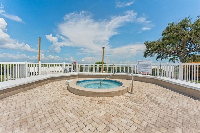 Building Photo - 6158 Palma Del Mar Blvd S