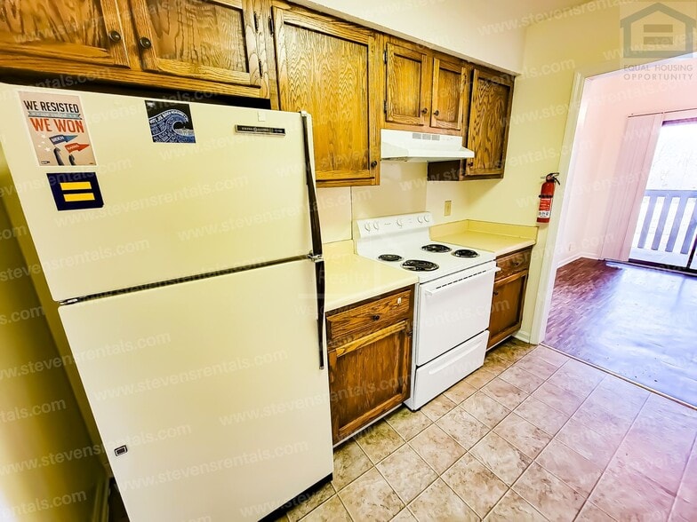 Building Photo - 419 Oriole Dr