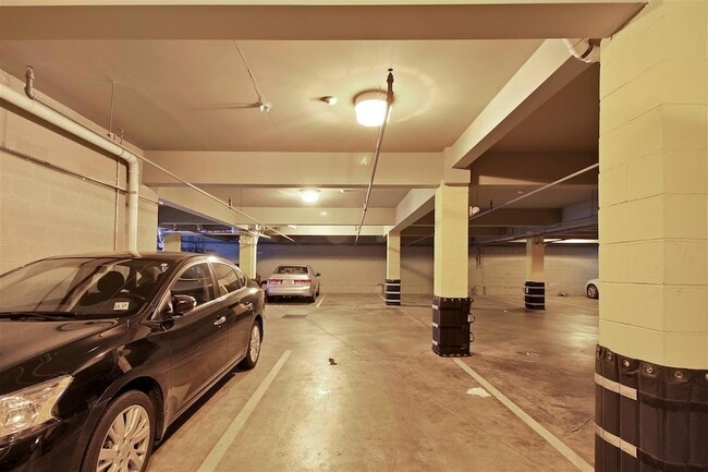 Building Photo - 704 Clinton St