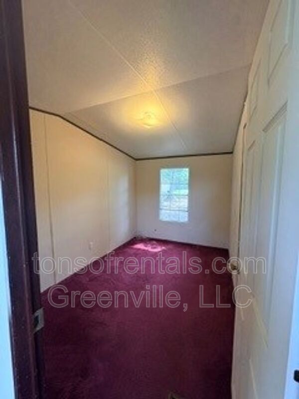 Building Photo - 255 Pine Dr