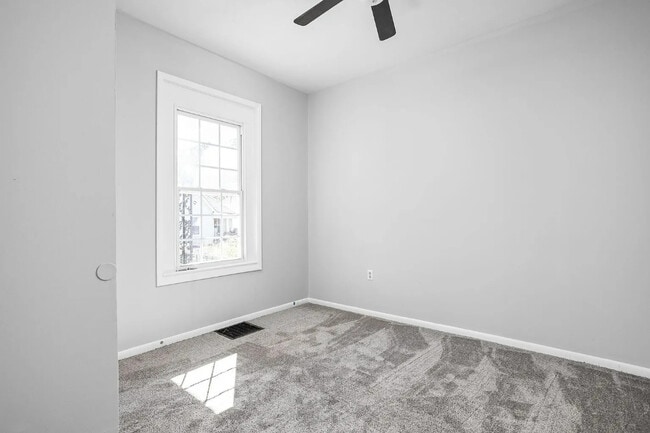Building Photo - 1526 Lawton Ave