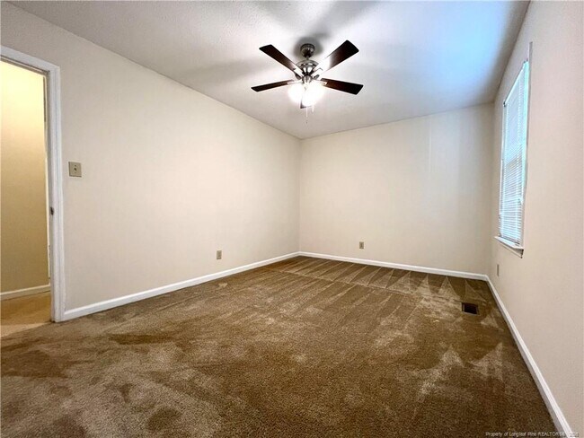Building Photo - 6017 Lakeway Dr