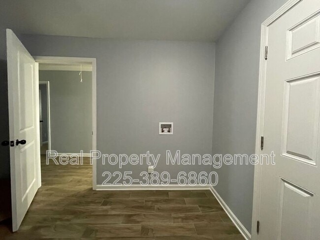 Building Photo - 1340 Bellonia Dr