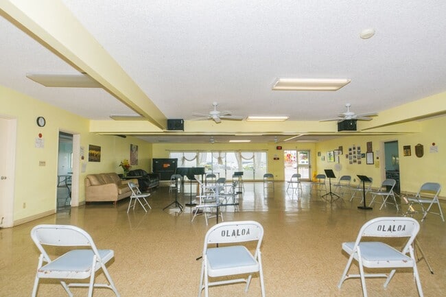 Building Photo - 95-1050 Makaikai St.