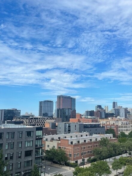 Building Photo - 6 S Laflin St