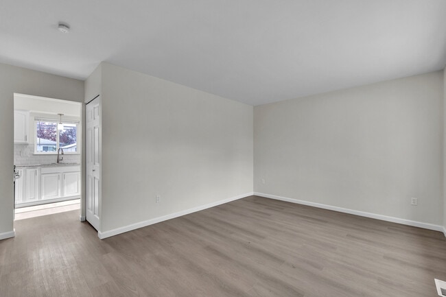Building Photo - 20540 Colman St