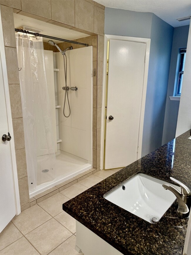 Building Photo - 717 Blue Ridge Dr