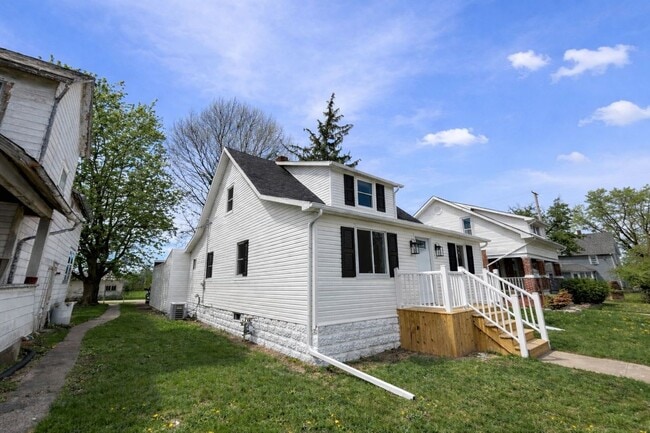 Building Photo - Wapak – Fully Remodeled Home with 2-Car Garage