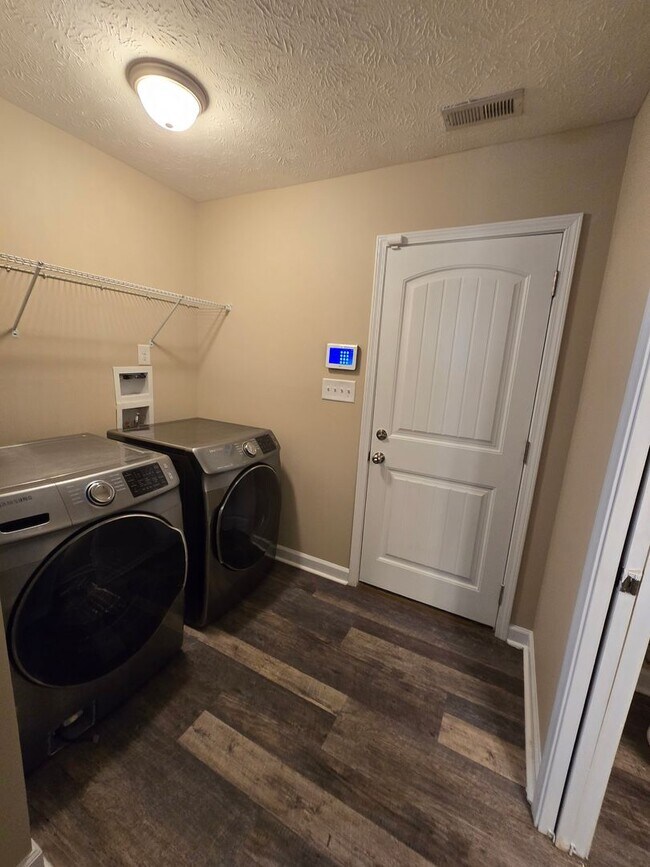 Building Photo - 237 Gertie~ Mitchells Landing  ~ 1 MONTH FREE~