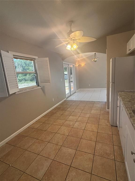 Building Photo - 510 S Cedar Ave