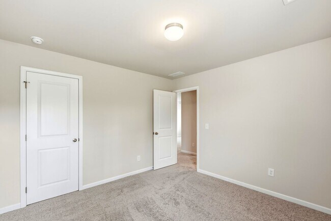 Building Photo - 54 Umber Ln
