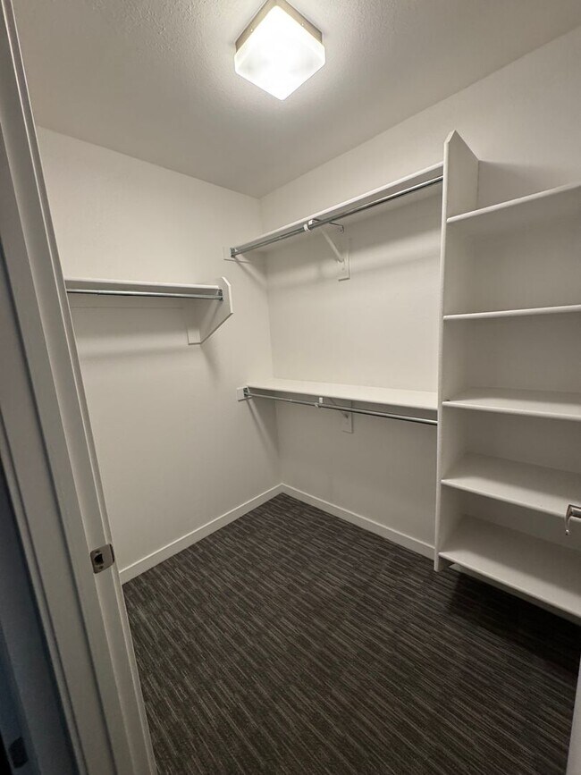 Building Photo - LUXURY CONDO IN DOWNTOWN PHOENIX