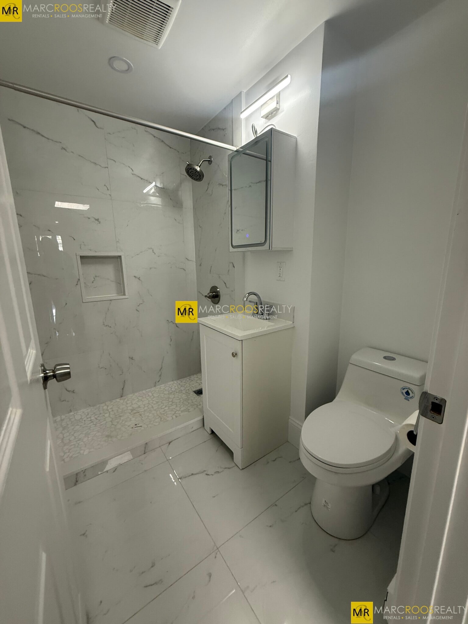 Building Photo - 476 Commonwealth Ave