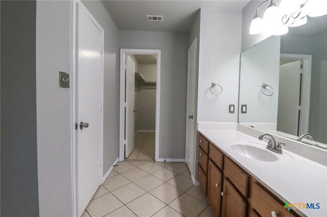 Building Photo - 1705 Liberty Hill Dr