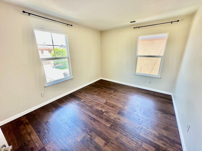 Building Photo - Newly Built Madera 4/3