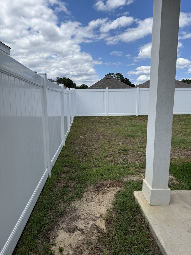 Building Photo - 210 Lyla Ln