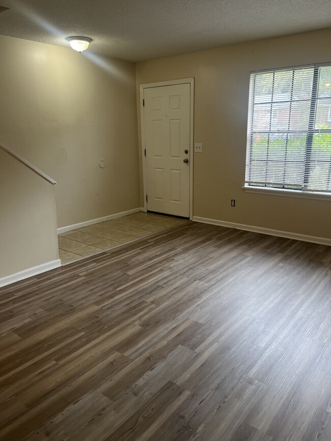 Building Photo - 111 Timber Ln