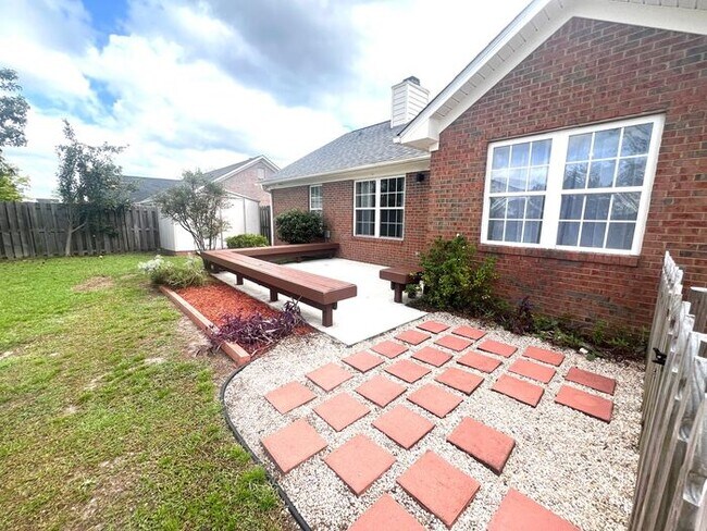 Building Photo - 3BR/2Bath/1 Garage/Fenced! Quail Woods community in the poplar Gorden Rd, North Wilmington area