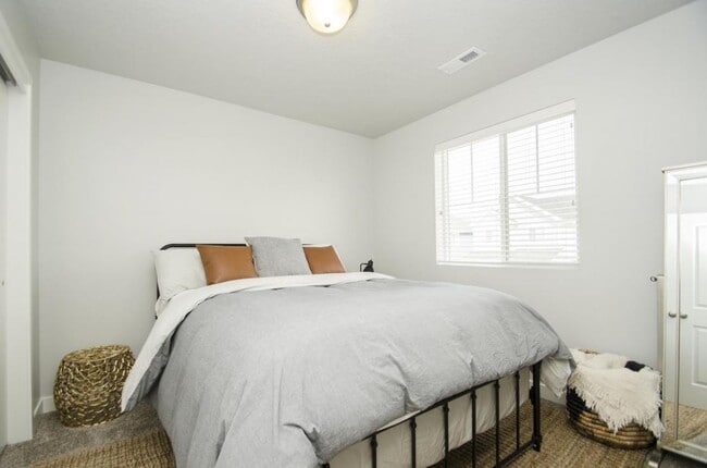 Building Photo - 3893 S 3100 W