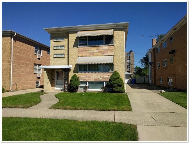Primary Photo - 8406 W Berwyn Ave