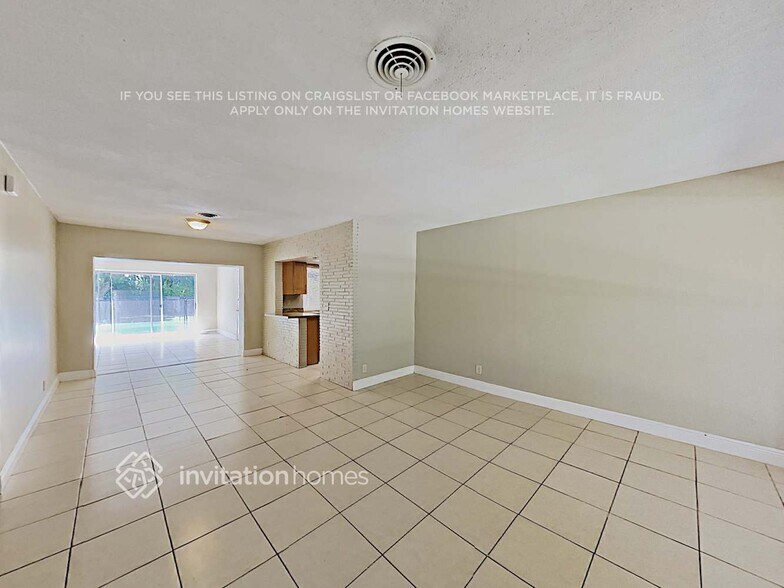 Building Photo - 2240 NE 62nd Ct