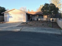 Building Photo - Great Home On The West Side Of Town