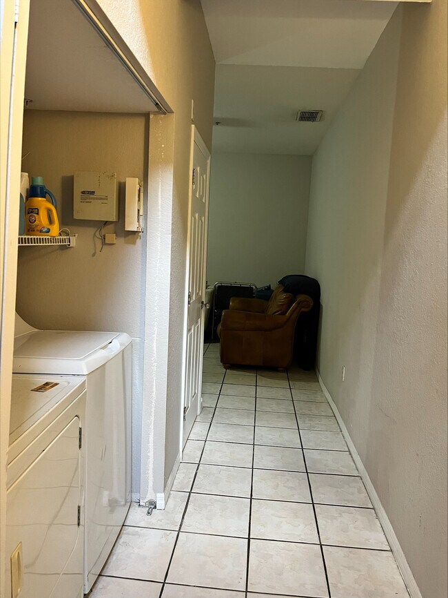 Building Photo - 5028 Sunridge Palms Dr