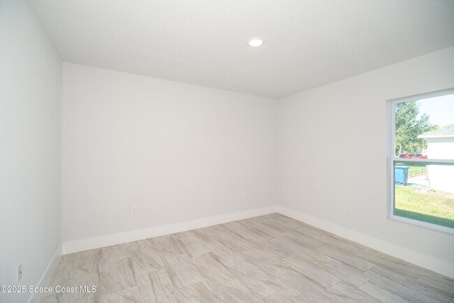 Building Photo - 1241 Platt Ave SW