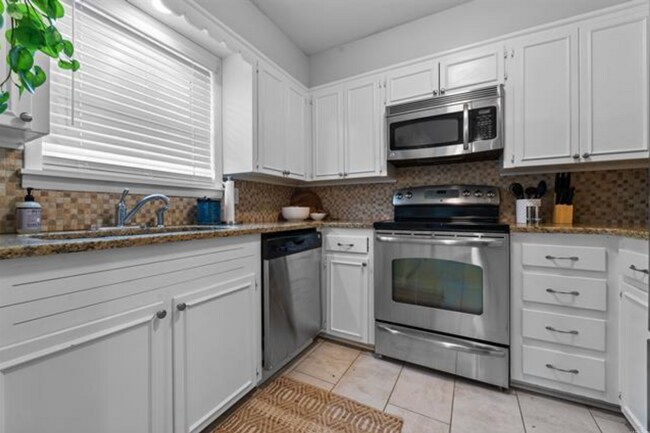 Building Photo - 6505 Chippewa Dr