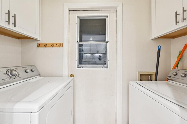 Building Photo - 7245 Wood Creek Dr