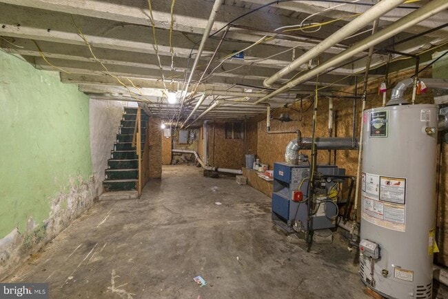 Building Photo - 2323 E Cambria St